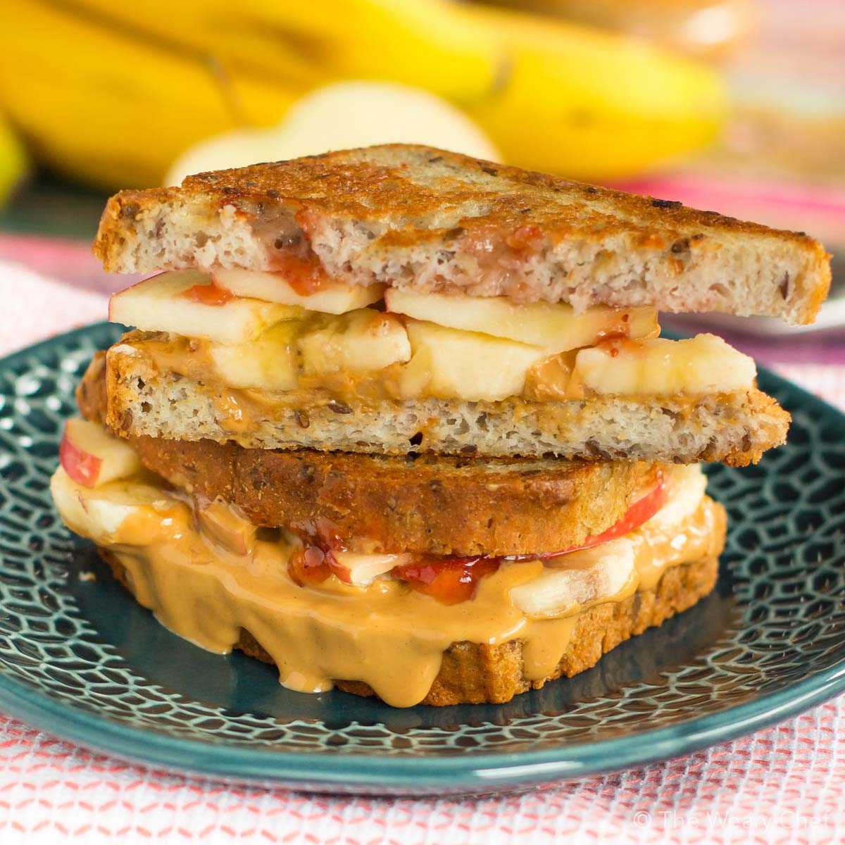 Grilled Peanut Butter Jelly Sandwich with Fruit – Dan330