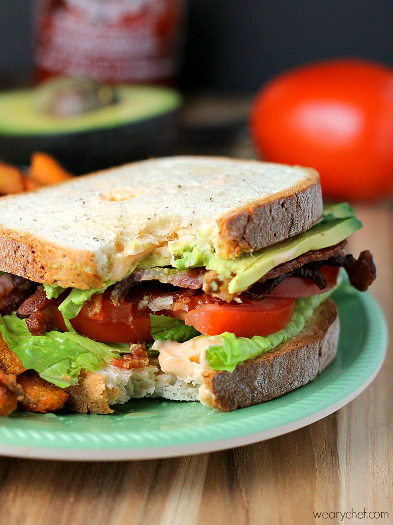 BLTA with Spicy Mayo - This tasty and easy dinner is perfect for busy nights!