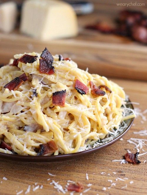 With only a little butter and milk instead of cream, this Bacon Alfredo with Gouda and Parmesan is lighter than it looks! - wearychef.com