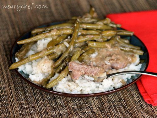 Fork Tender Steaks with Green Beans and Gravy - An easy skillet dinner for under $10! #beef #easyrecipe #frugal