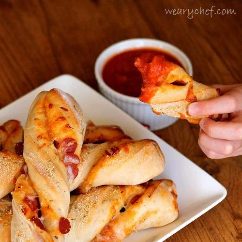 Twisted Pizza Sticks | The Weary Chef #pizza #breadsticks #gameday