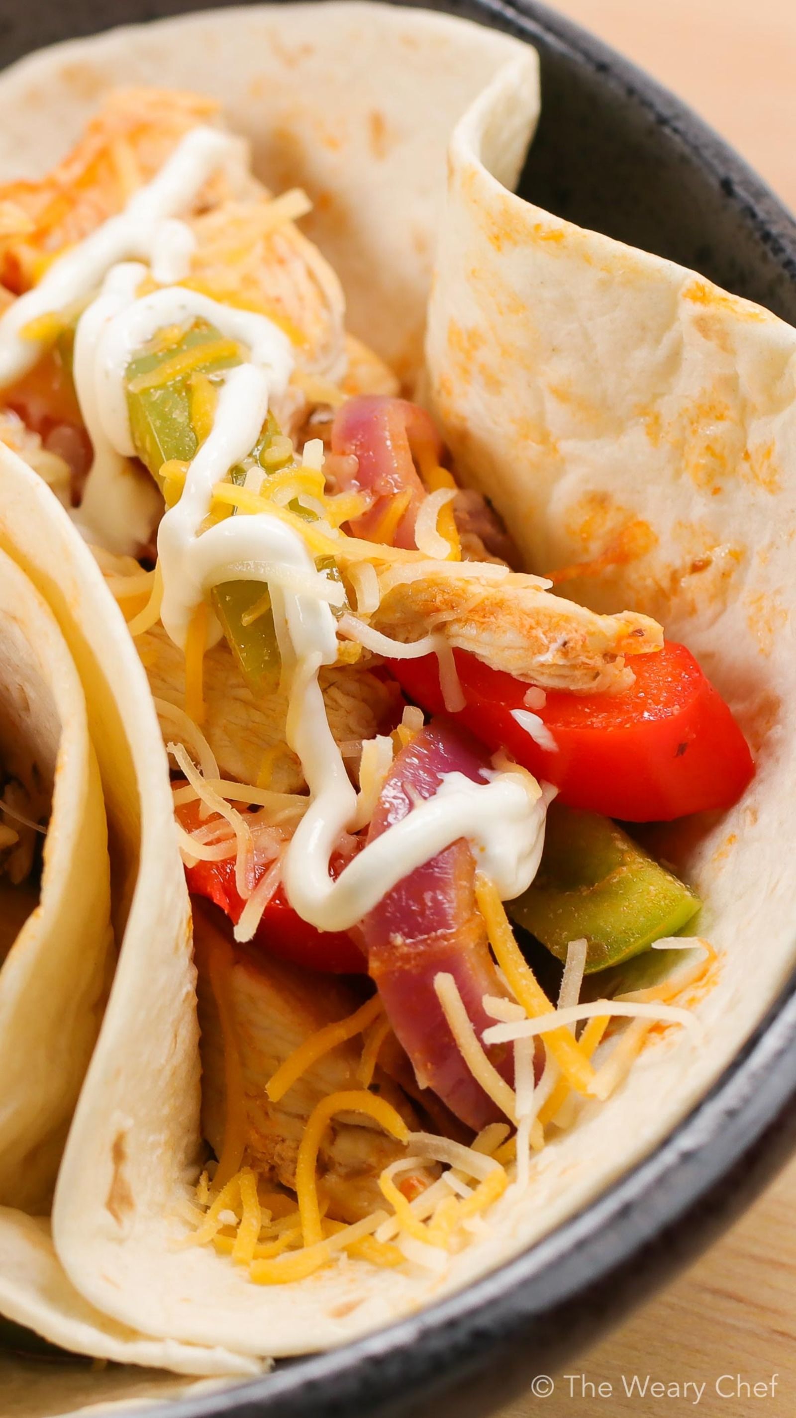 Add some spice to your dinner with these Quick Buffalo Chicken Fajitas. It will take you no time at all to get them on the table, and your family will surely love them! #buffalo #buffalochicken #tacos #fajitas #easydinner