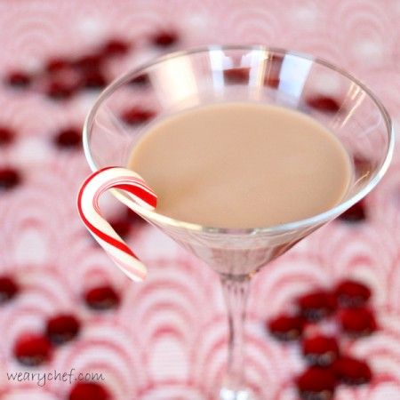 Chocolate Candy Cane Martini is simple to make! #candycane #Christmas #cocktail