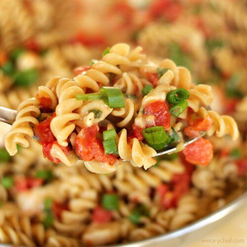 6 Ingredient Mexican Chicken Pasta - You only need a few ingredients to make a tasty dinner! - wearychef.com