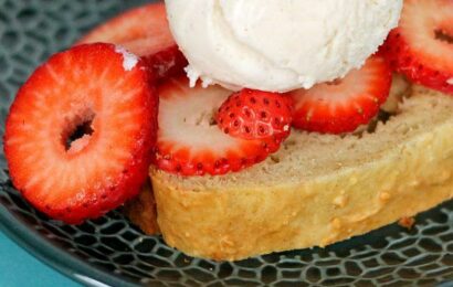 Vanilla Ice Cream Bread Strawberry Shortcake