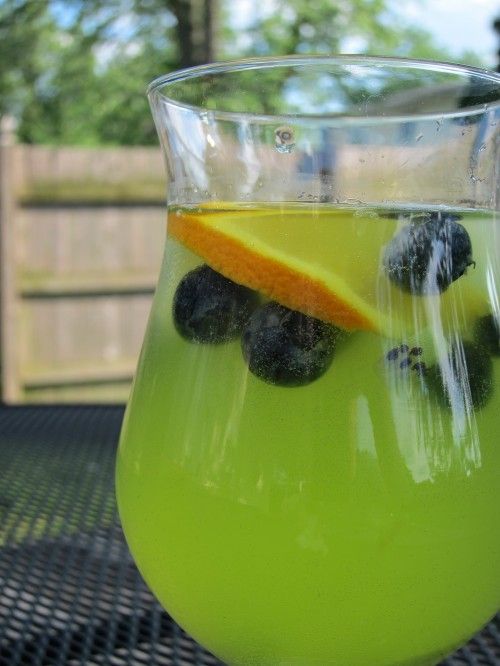 Green Sangria | Shake Bake and Party