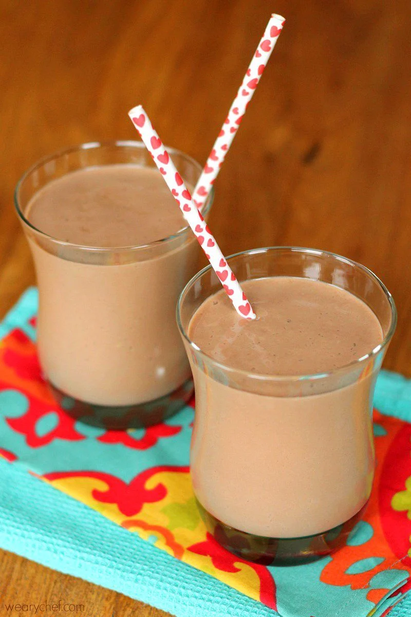 dark-chocolate-protein-smoothie-recipe-with-incognito-avocado