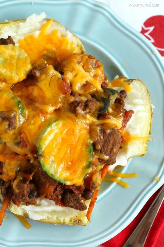 Baked potatoes are mashed with sour cream, smothered in a chunky vegetable beef chili, and topped with a little melted cheddar. This is comfort food at its healthiest! - wearychef.com