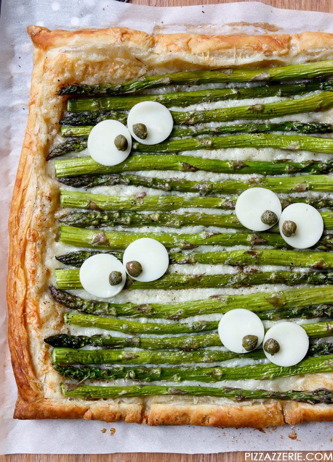 Monstery Eye Aspargus Gruyere Tart by Pizzazzerie {Halloween Dinner Ideas on The Weary Chef} 