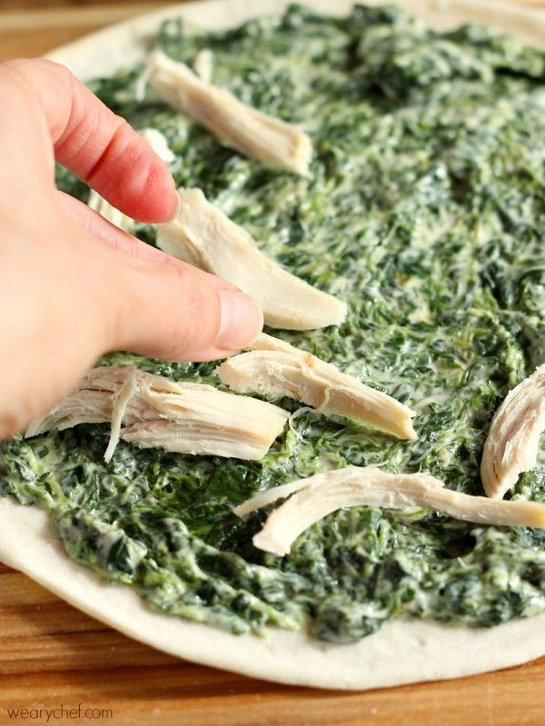 Turkey Spinach Alfredo Pizza - Your Thanksgiving leftovers just got a lot more awesome. #NewTraDish