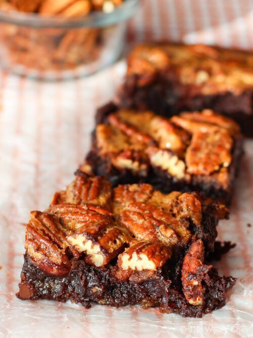 Pecan Pie Brownies are a chocolate lovers dream. #pecanpie #chocolate #pecan #brownies