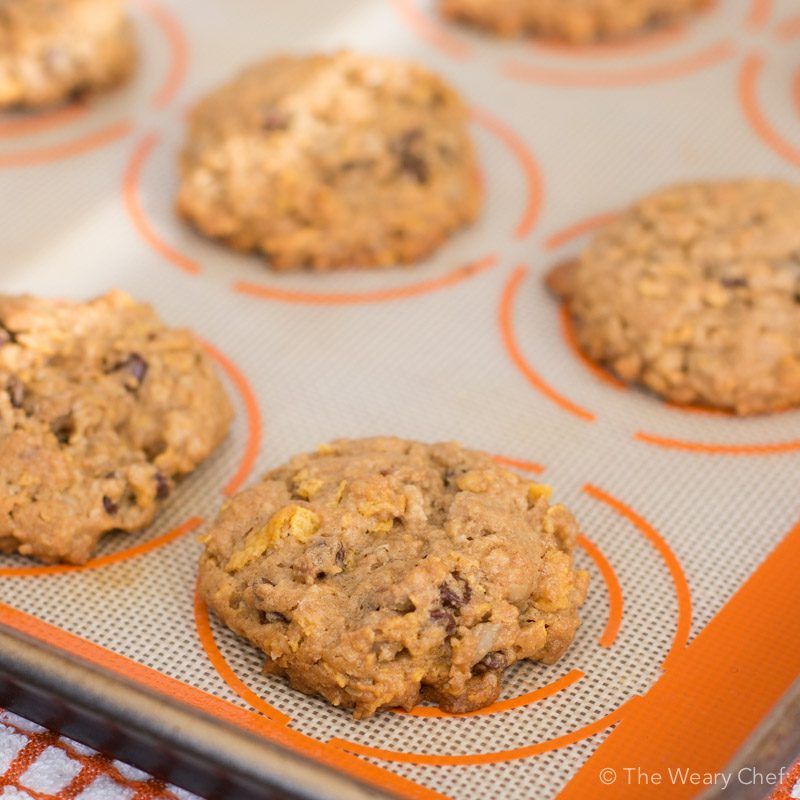 These Cornflake Cookies with oatmeal, sunflower seeds, chocolate chips, and more have something for everyone!