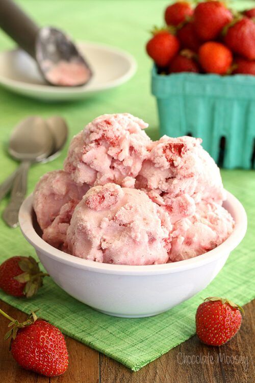 Strawberries and Cream Blender Ice Cream (Chocoalate Moosey)