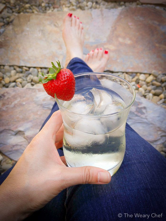 Kick back this weekend with a cool, crisp glass of Barefoot Refresh!