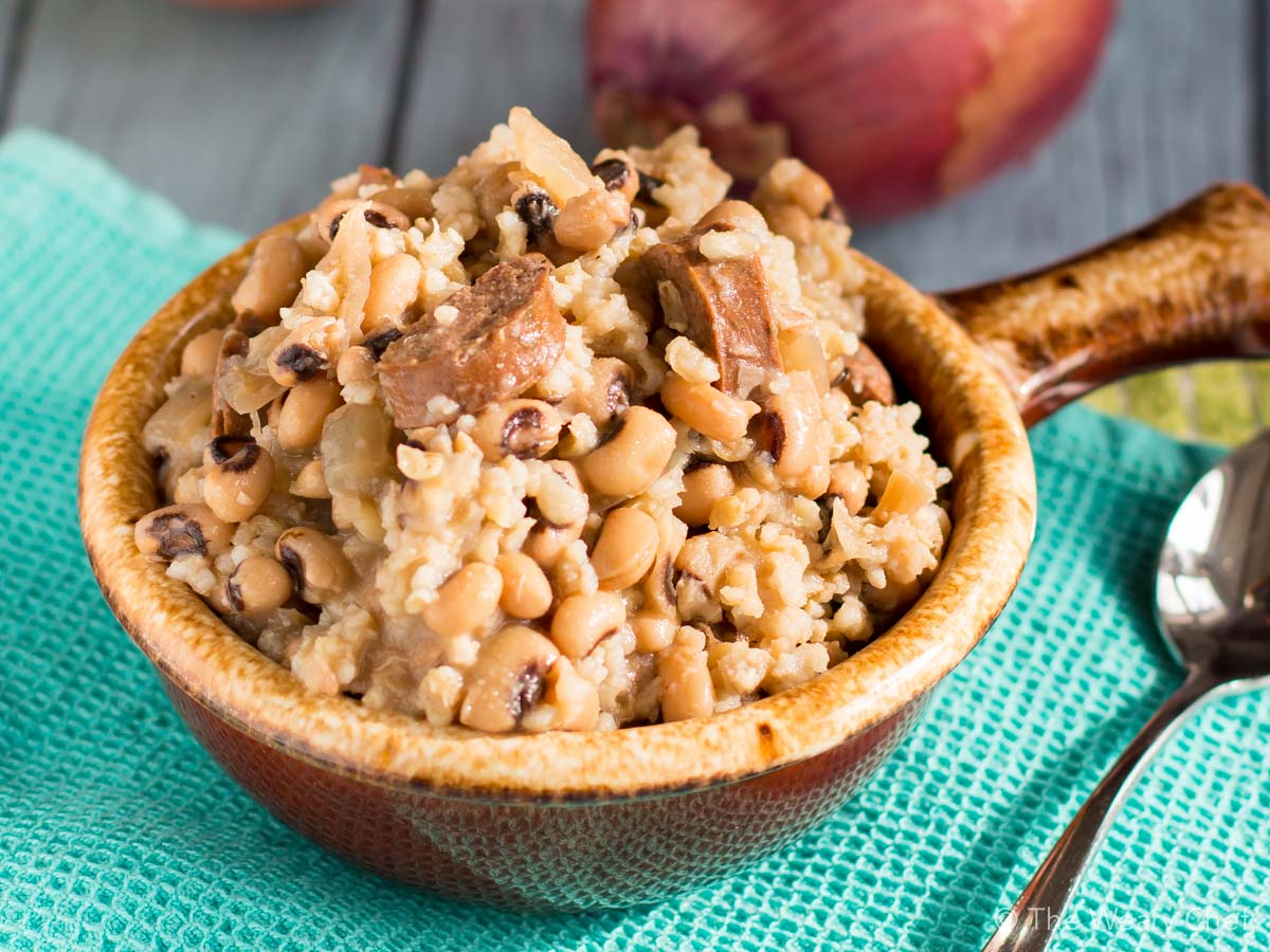 Slow Cooker Black Eyed Peas - Dinner at the Zoo