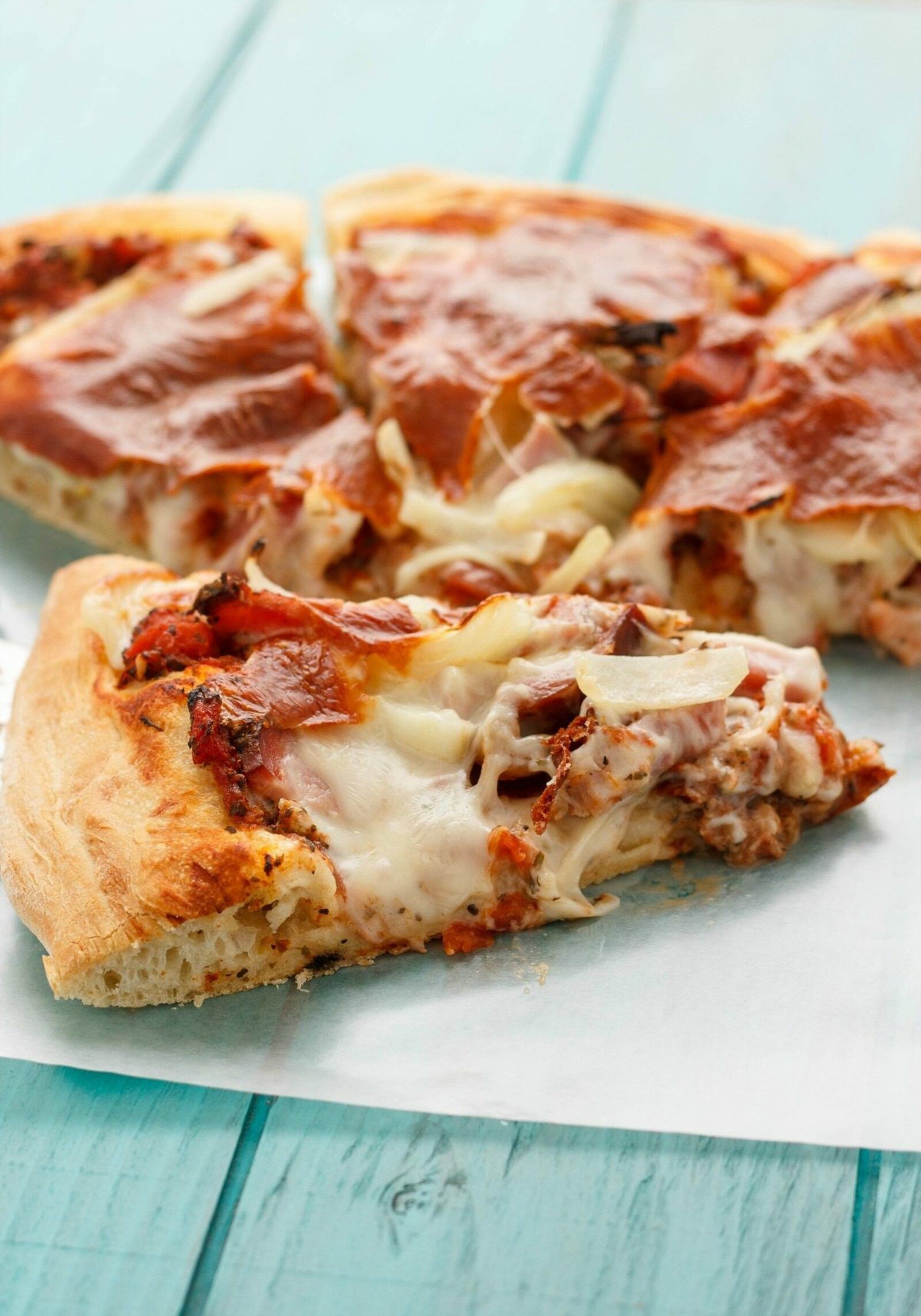 Try this tasty ham and cheese pizza with leftover ham!