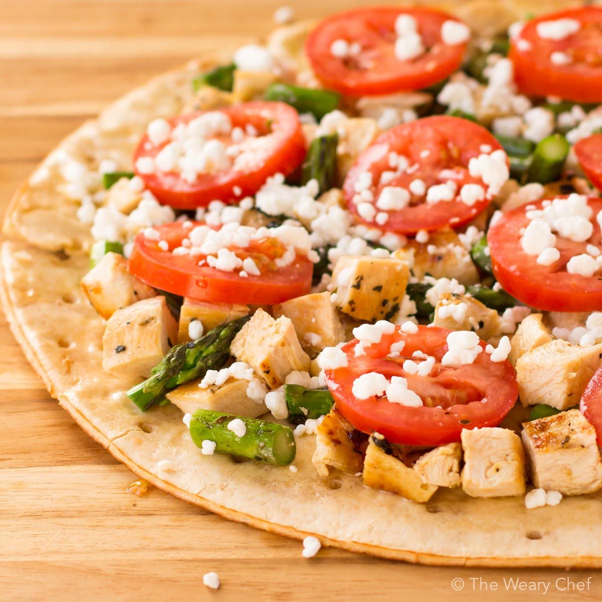 You will love to bite into this organic chicken and asparagus flatbread! You can make it on the grill or in your oven for an easy summer meal.