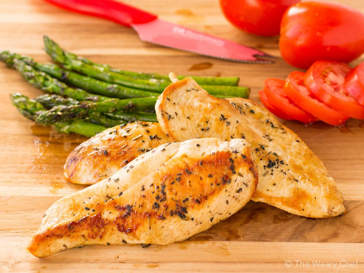 You will love to bite into this organic chicken and asparagus flatbread! You can make it on the grill or in your oven for an easy summer meal.