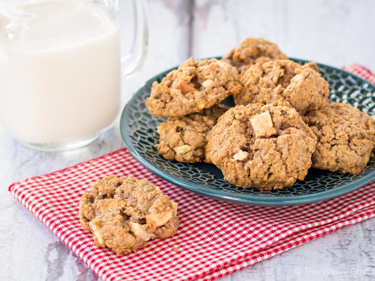 These apple cookies with cinnamon and oatmeal will make your mouth happy!