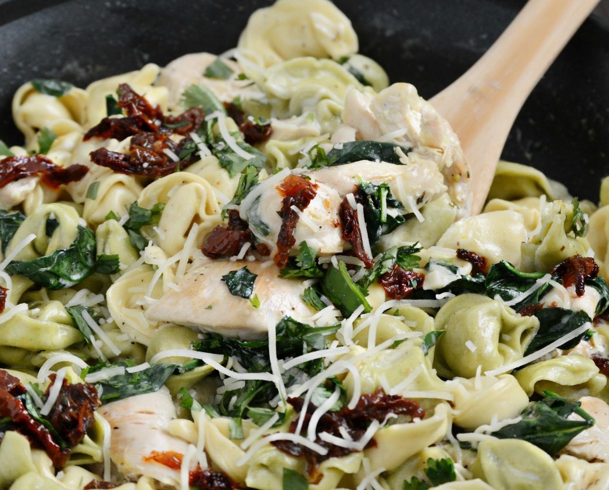 Whip up a pot of this easy Chicken Tortellini Dinner, and make everyone happy (even the picky eaters)!