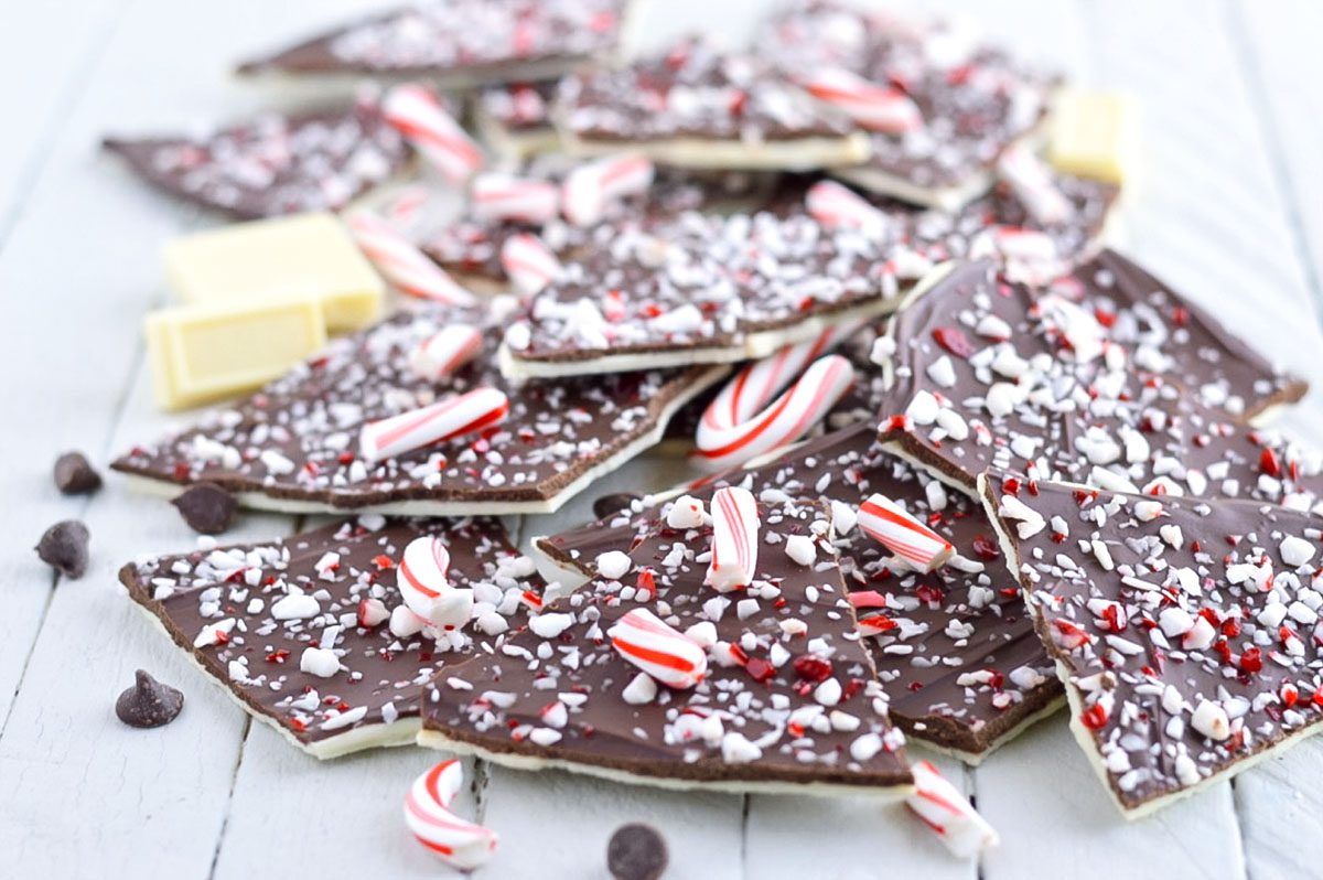 This easy candy cane bark should be a Christmas staple in every house that celebrates the holiday. It’s one of those must-have recipes this time of year, and it makes a perfect gift!