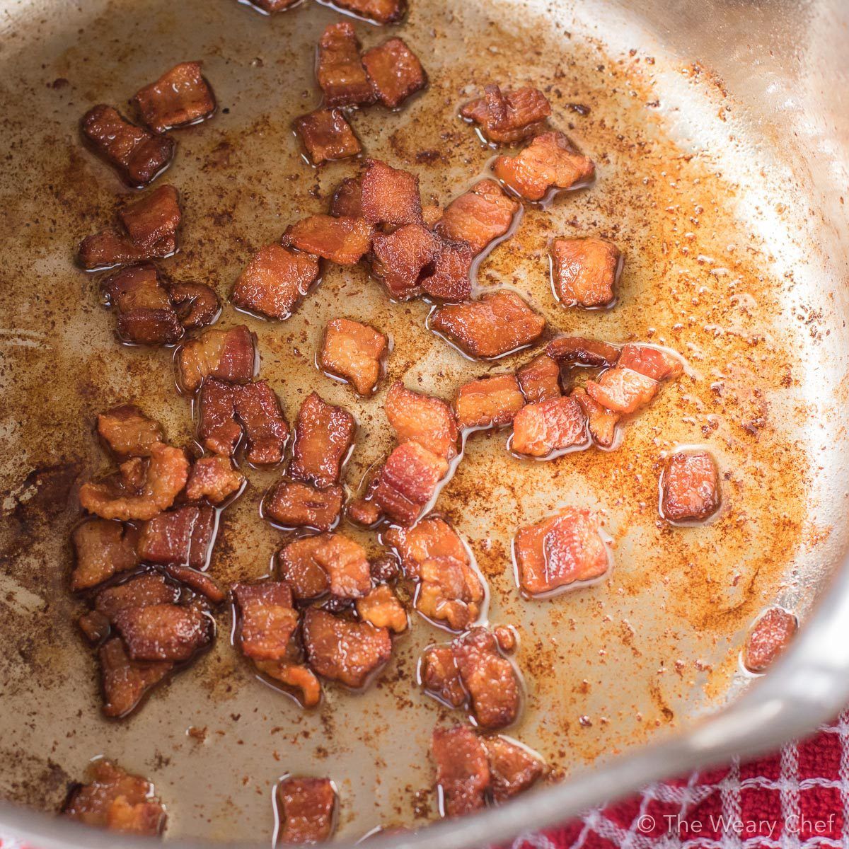 With bacon as the base, of course macaroni and tomatoes is a delicious side dish!!