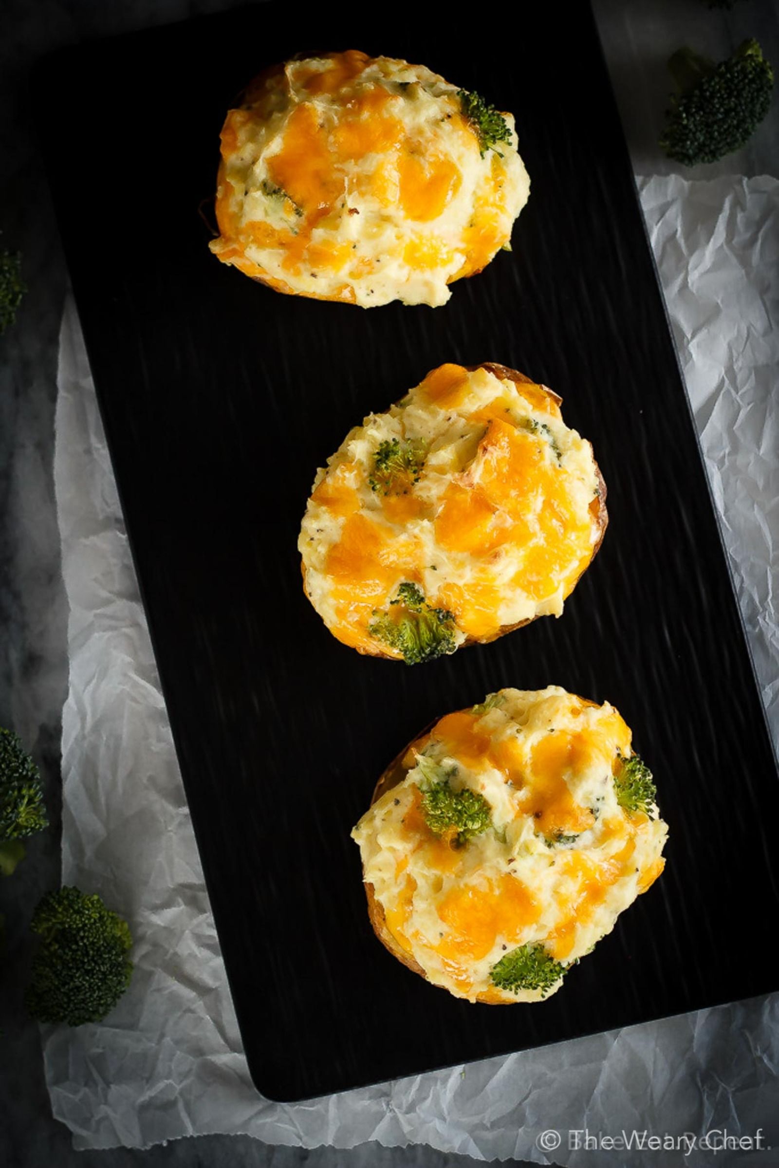 These twice baked potatoes filled with cheddar cheese and broccoli are the perfect side dish - they're easy to make and the whole family will love them! #bakedpotatoes #stuffedpotatoes #broccoli #cheddar