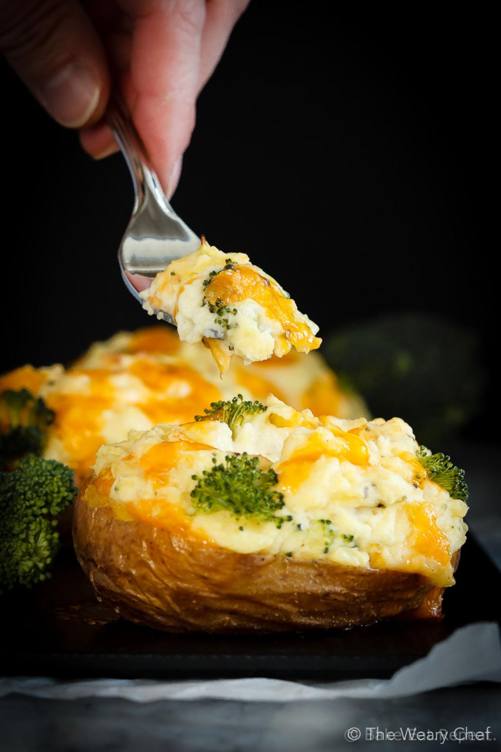 These twice baked potatoes filled with cheddar cheese and broccoli are the perfect side dish - they're easy to make and the whole family will love them! #bakedpotatoes #stuffedpotatoes #broccoli #cheddar