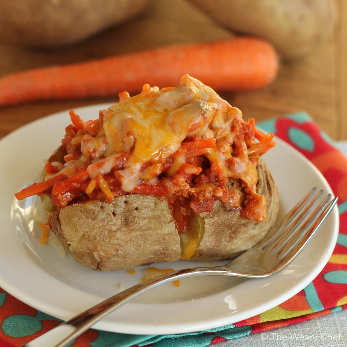 Whip up a quick and easy Sloppy Joe Potato for dinner, and enjoy your favorite sandwich as a neat and tidy meal! #sloppyjoes #bakedpotatoes #kidfood