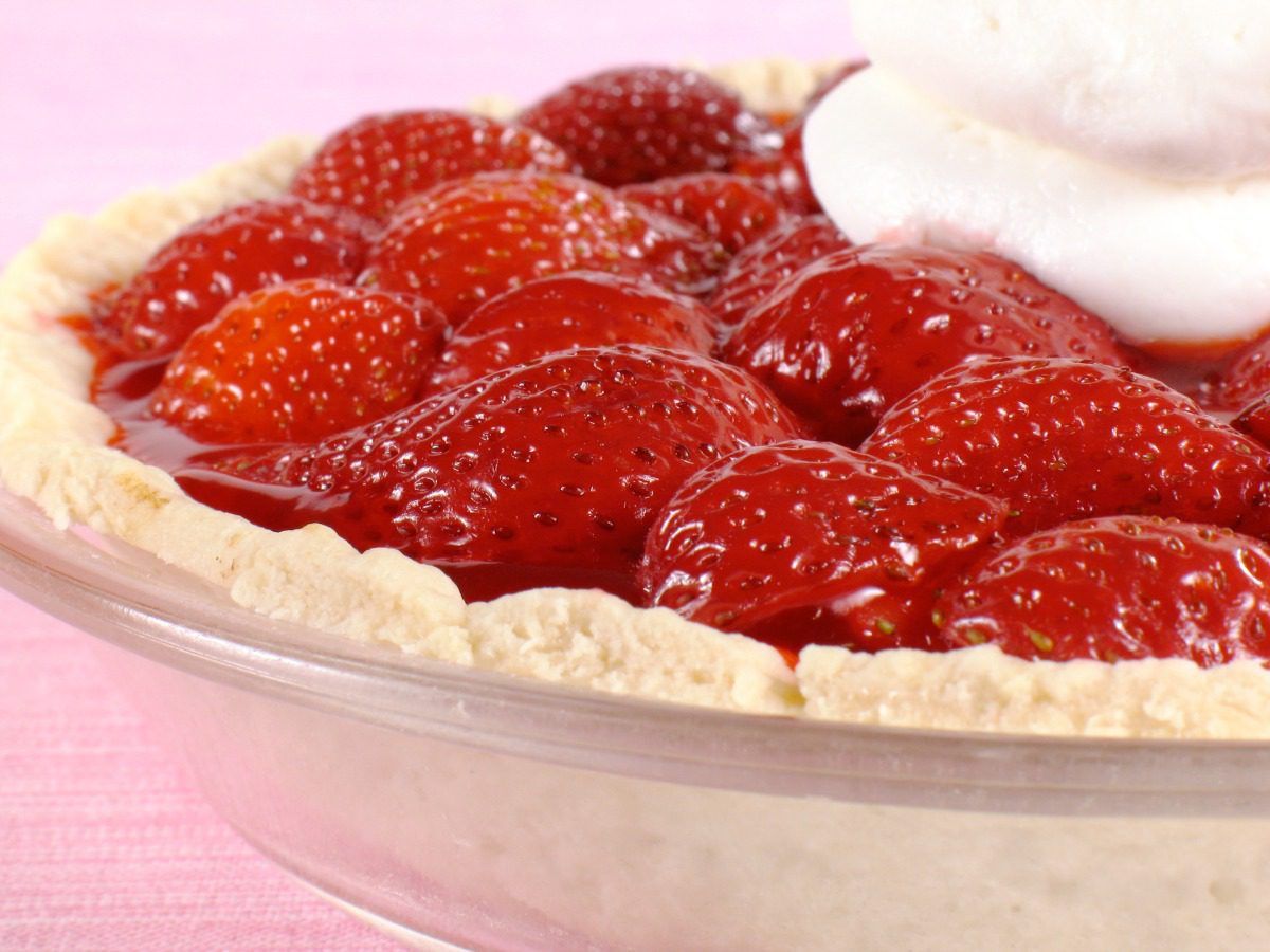 This old-fashioned Fresh Strawberry Pie is the classic dessert you love! It's perfect for spring and summer gatherings or even a weeknight family treat.