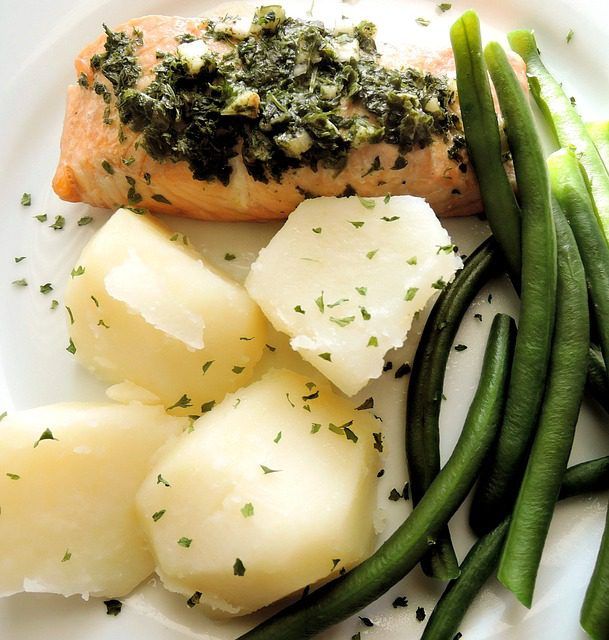 oven-baked-salmon-potatoes