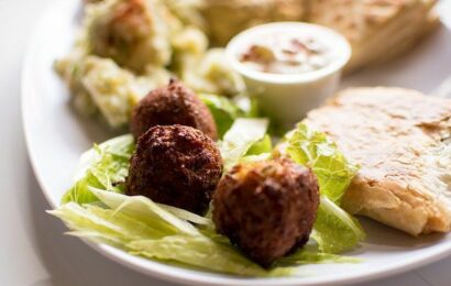 greek meatball, one of the whole 30 recipes you can cook