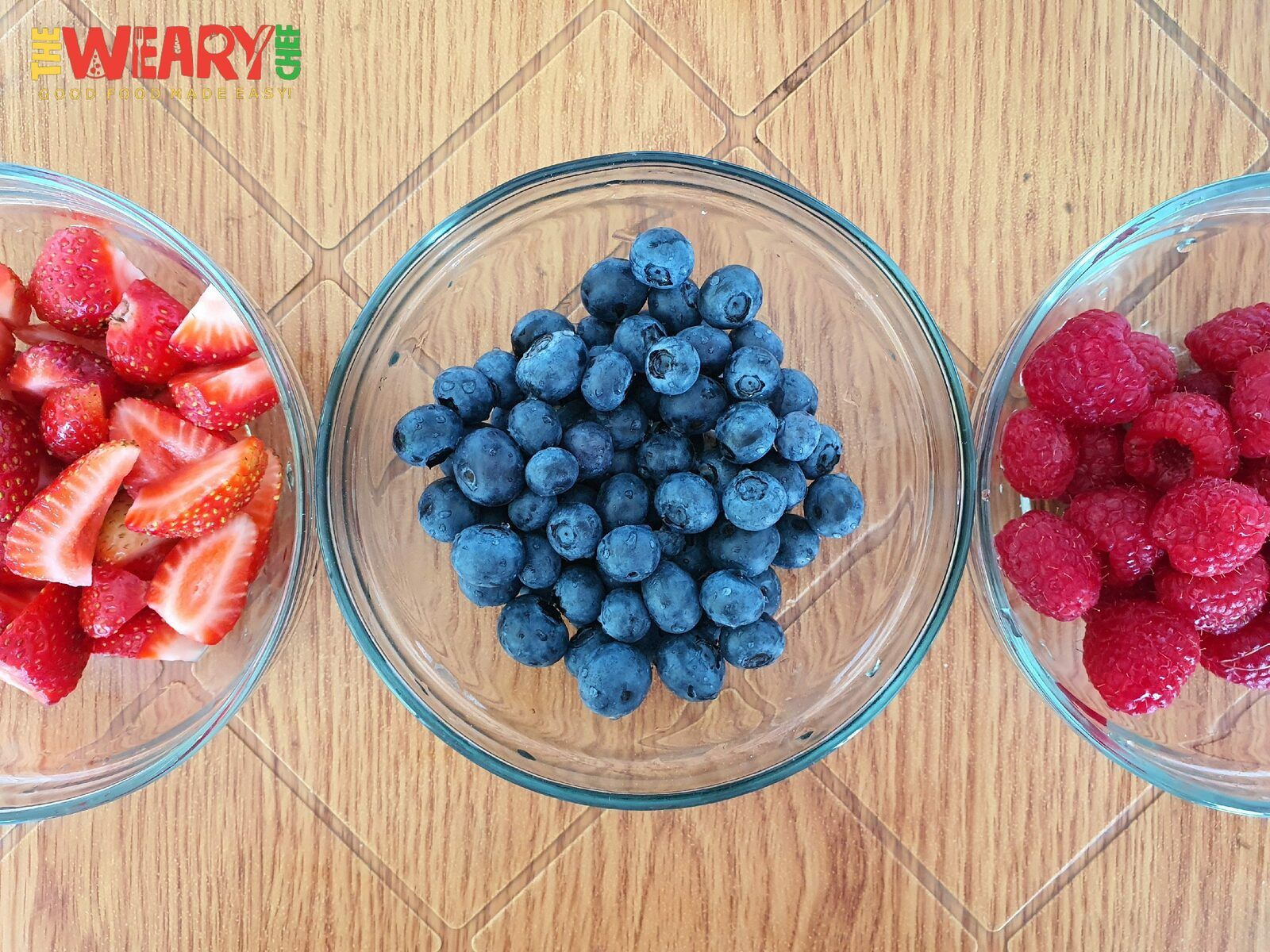 berries for decorating the pound cake