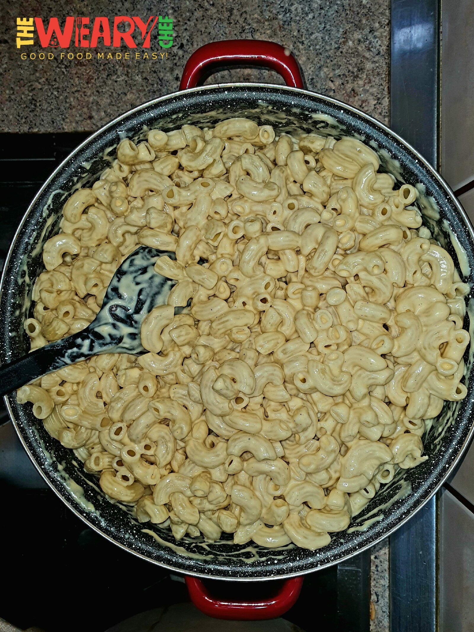 macaroni noodles in cheese sauce